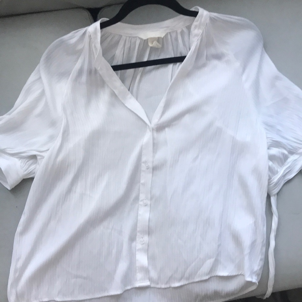 White loose shirt